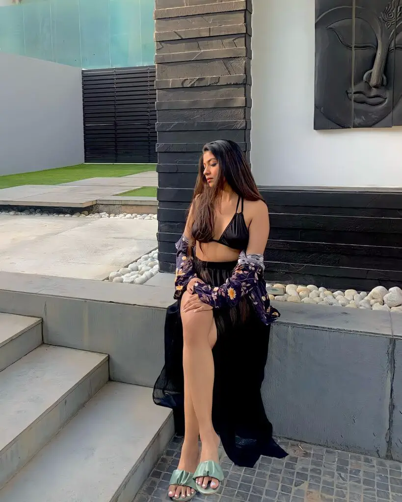 Mili Kya Mili Sizzles in Black Bikini