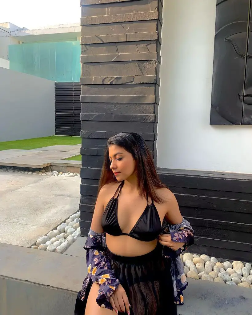 Mili Kya Mili Sizzles in Black Bikini