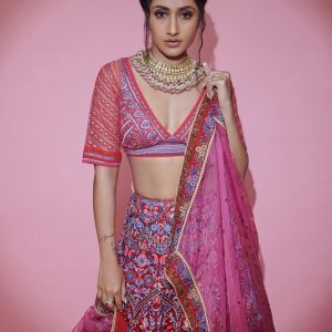 Eyes stopped seeing Yuzvendra Chahal’s wife Dhanashree in a pink lehenga, everyone was fascinated by each and every picture.