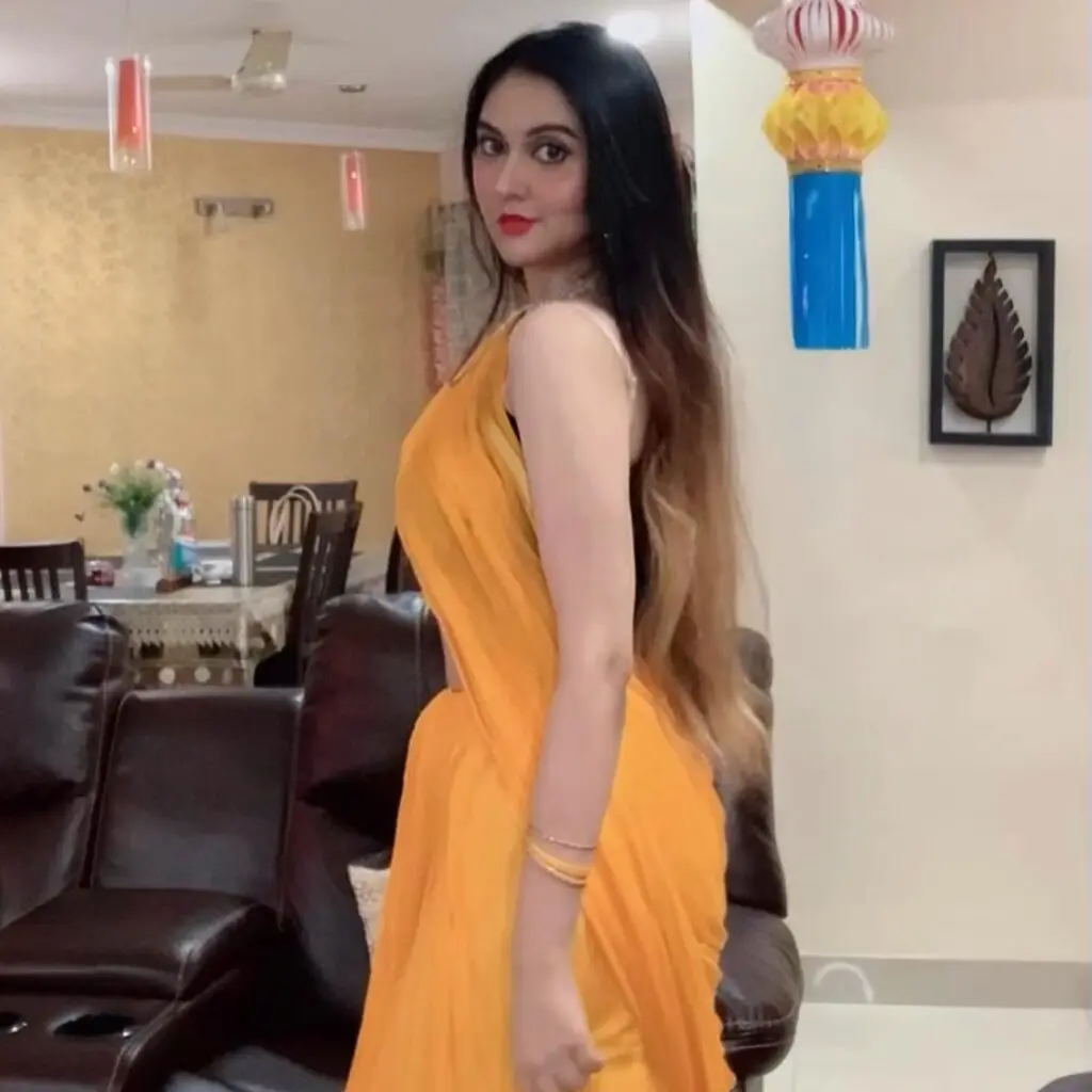 Sharkshe and Kanika Bisht's Saree
