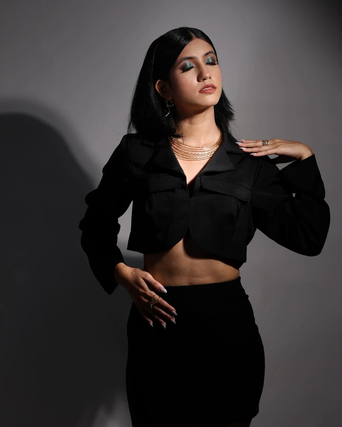 Xyaa in Black One Piece: Exclusive Photos Inside from Female Streamer's Photoshoot