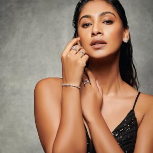 anukreethy_vas_1704140125_3270886902285162261_2391749198
