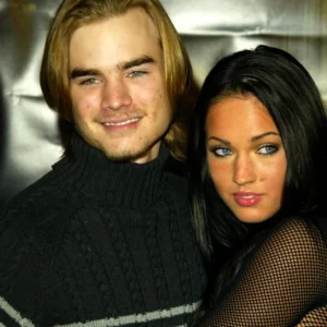 celebs-couple-of-the-past-megan-fox-and-david-gallagher-v0-dtoemsrnerbb1