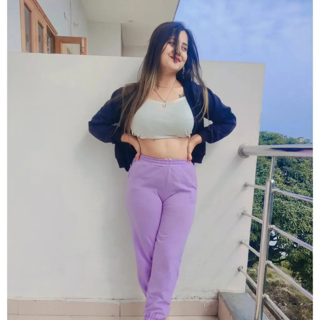 Mini Bisht (Mini UK07)