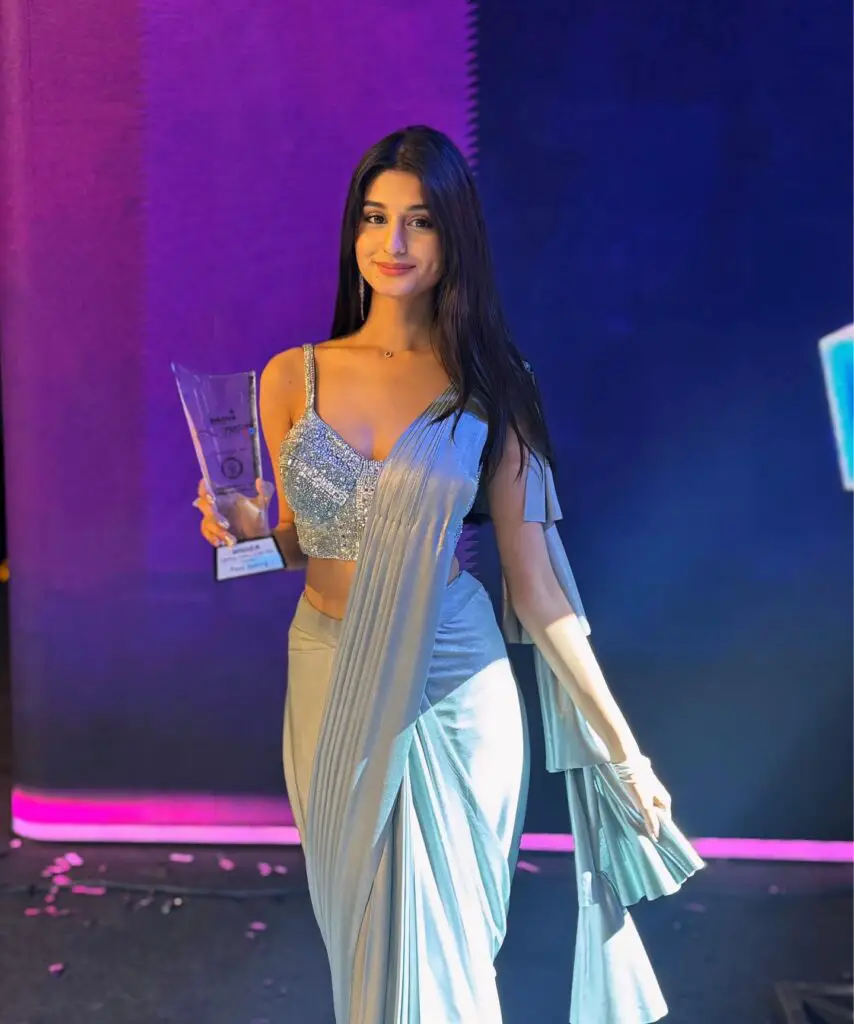 payal gaming at streamers award in backless saree