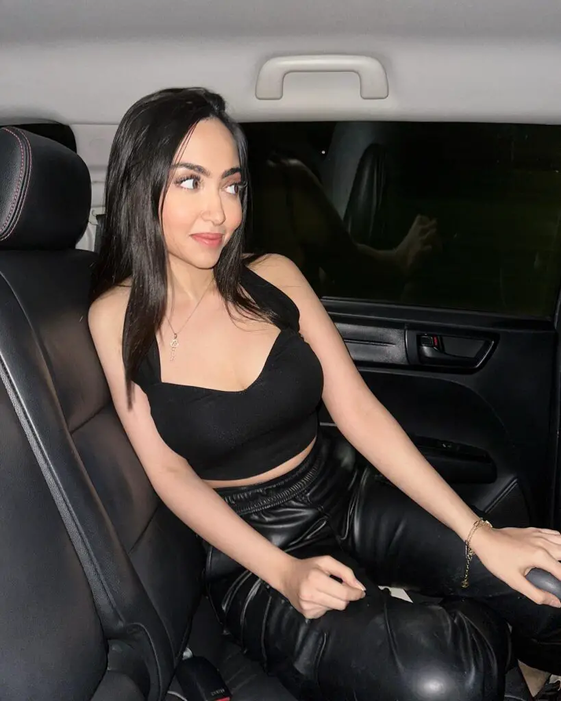 Kaashvi in black Tube Top pictures 