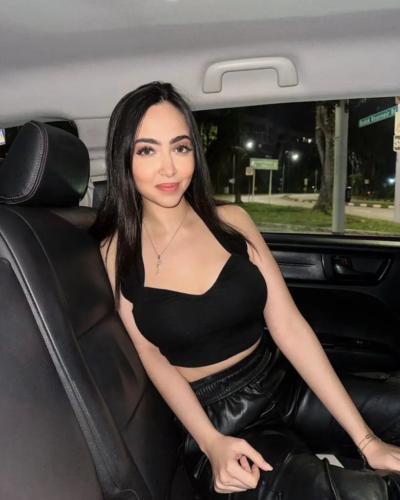 Kaashvi in black Tube Top pictures 