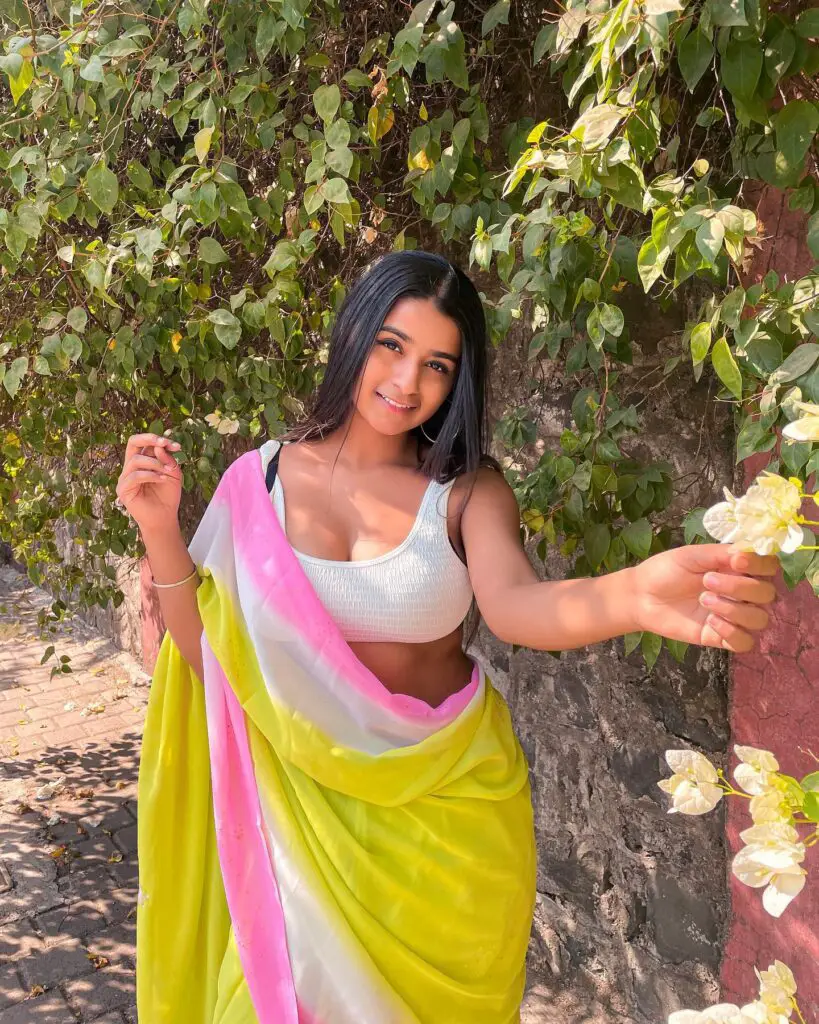 Suhana Khan Yellow Saree Style