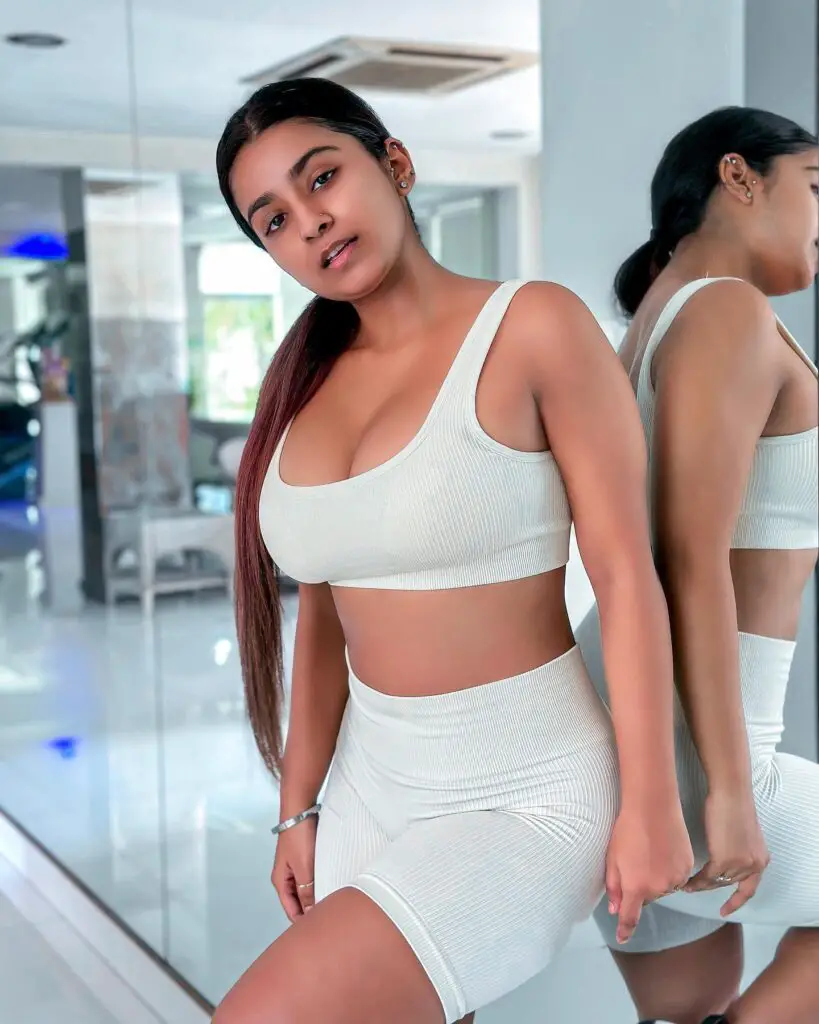 Suhana Khan, aka Suhuuu, in a white dress and hat, engaging in a workout on a treadmill