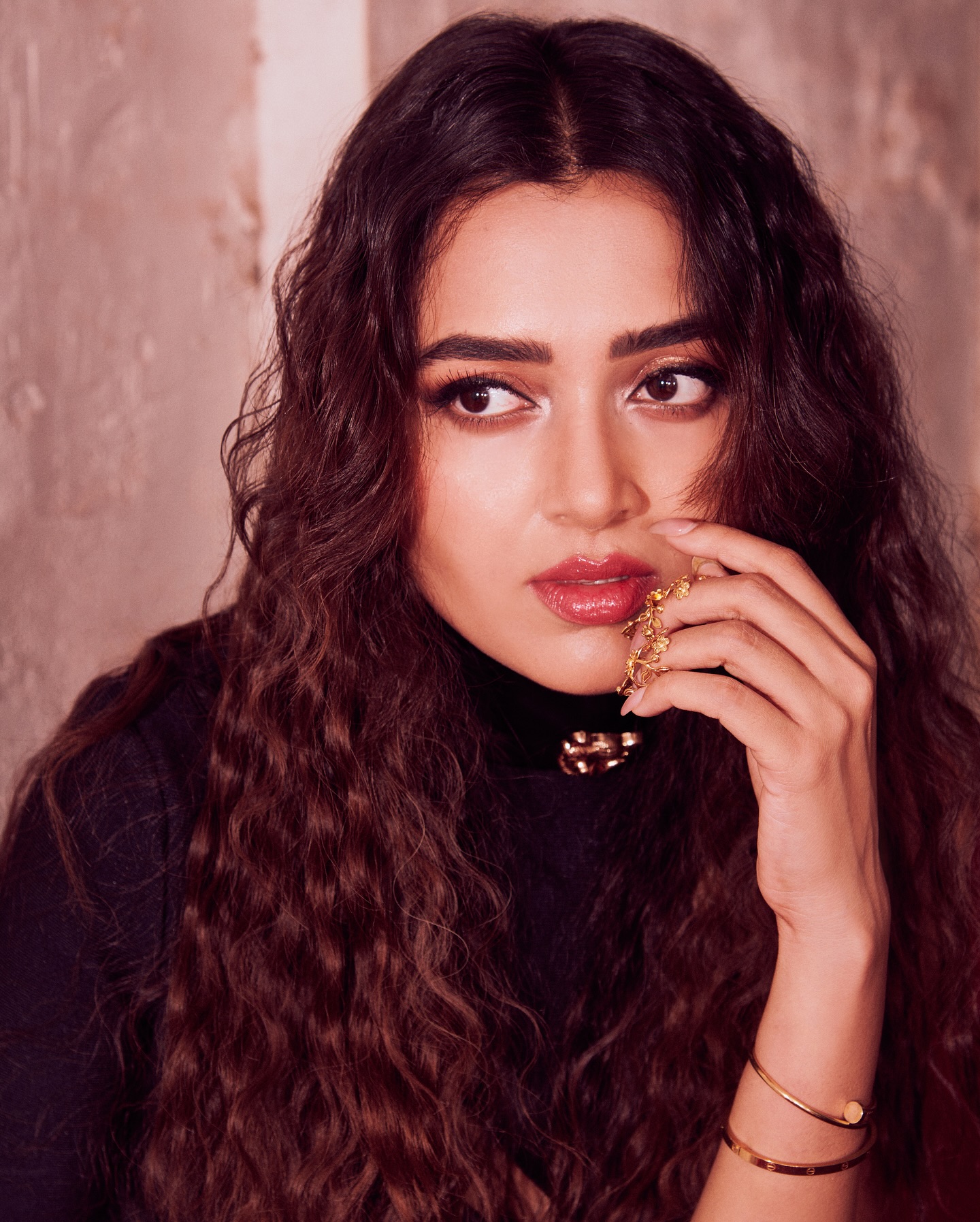 Tejasswi Prakash’s Off-Shoulder Mesh Floor-Length Dress: A Rs 14,40,000 Statement of Elegance Tejasswi Prakash’s Off-Shoulder Mesh Floor-Length Dress: A Rs 14,40,000 Statement of Elegance